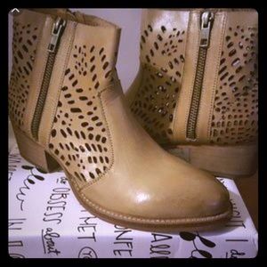 Extrafine Calato Leather tan boots NWT